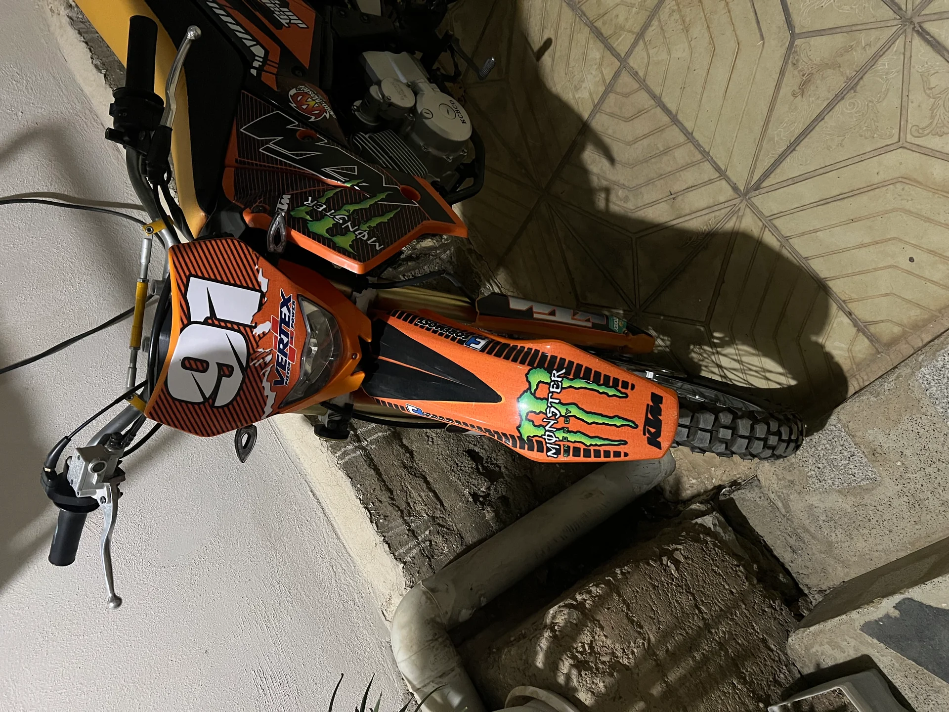 به پر‏، 200‏