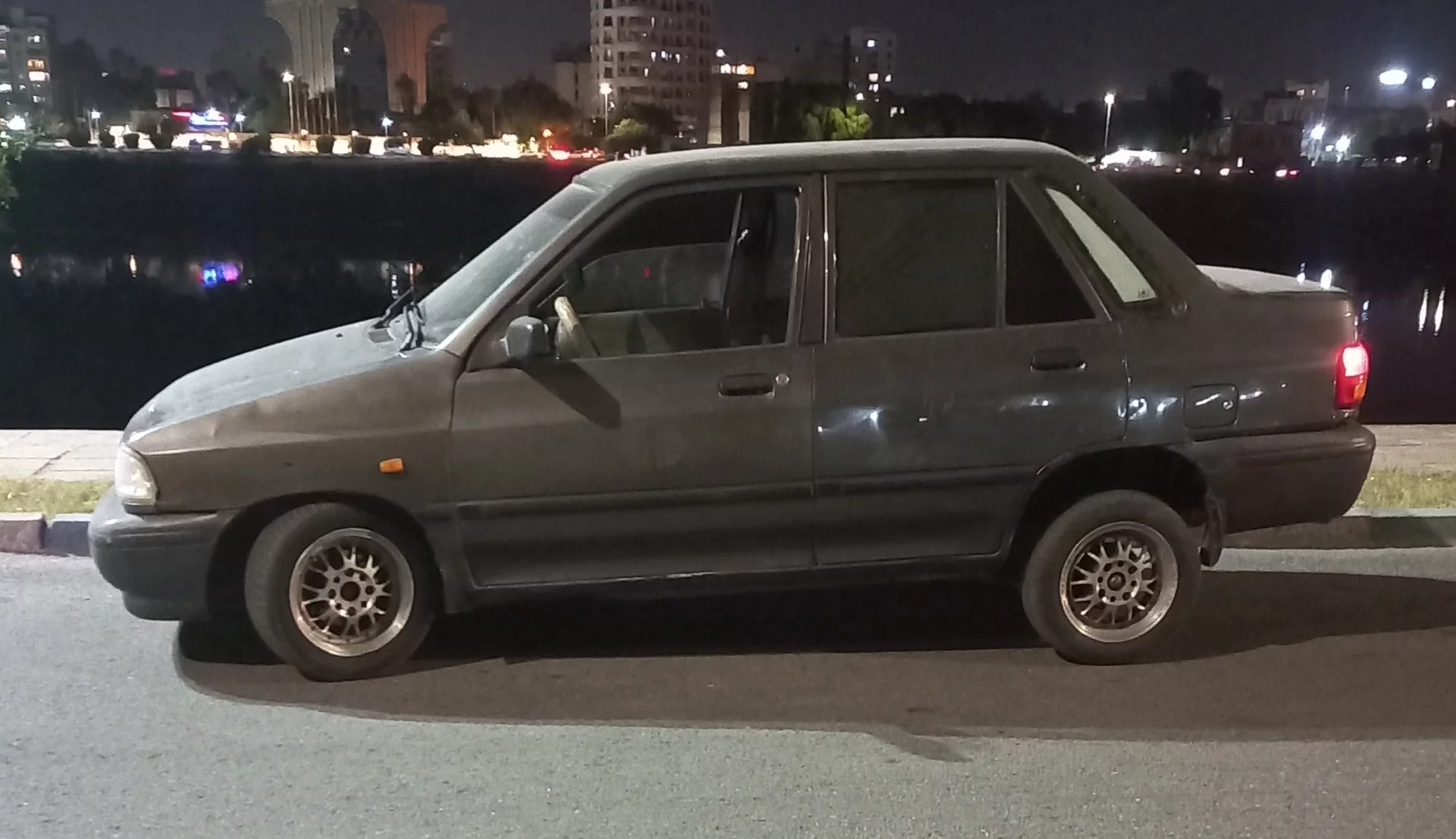 پراید‏، صندوق دار‏