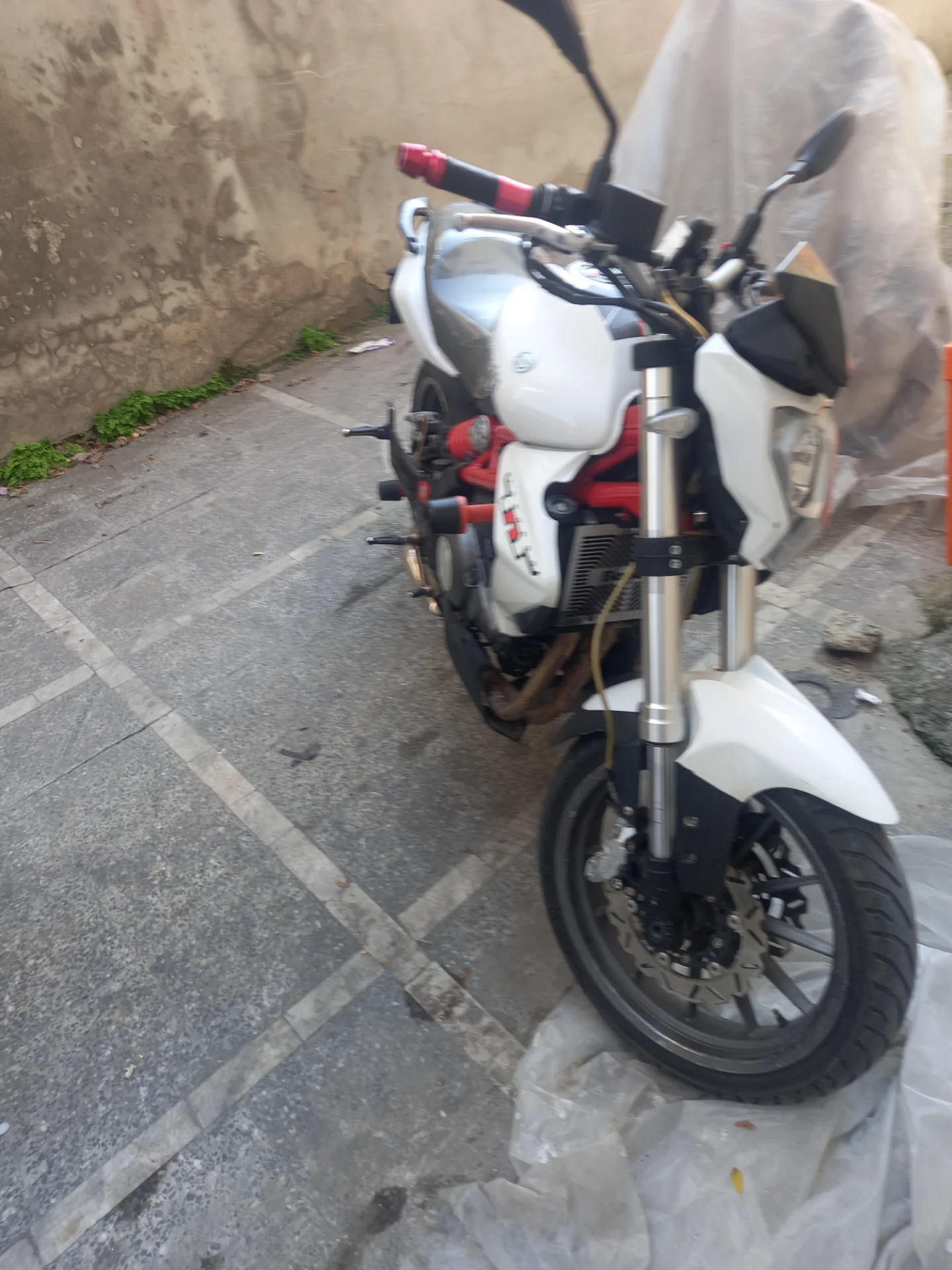 بنلی‏، TNT 300‏