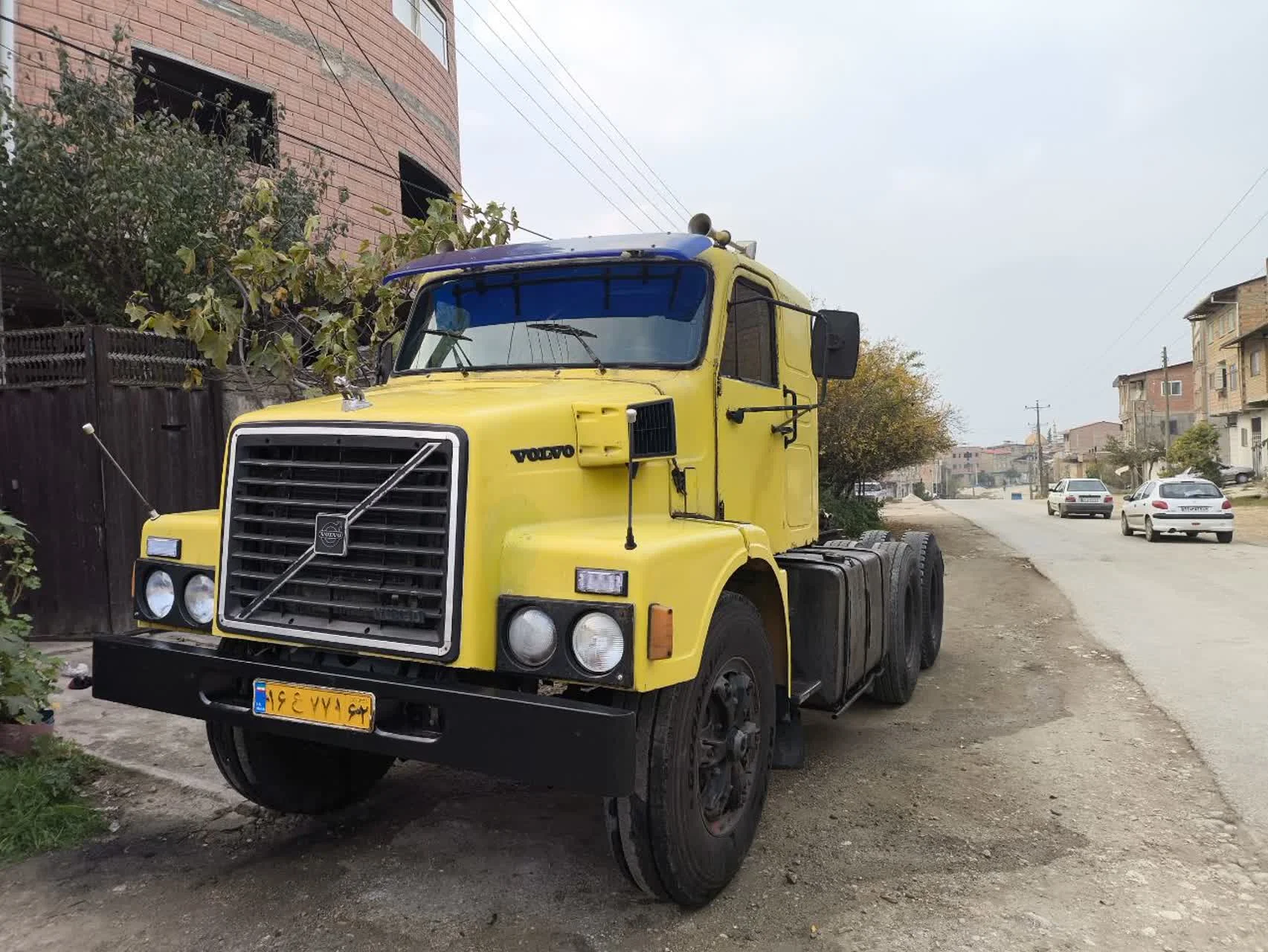 ولوو مدل ۷۱ بی رنگ