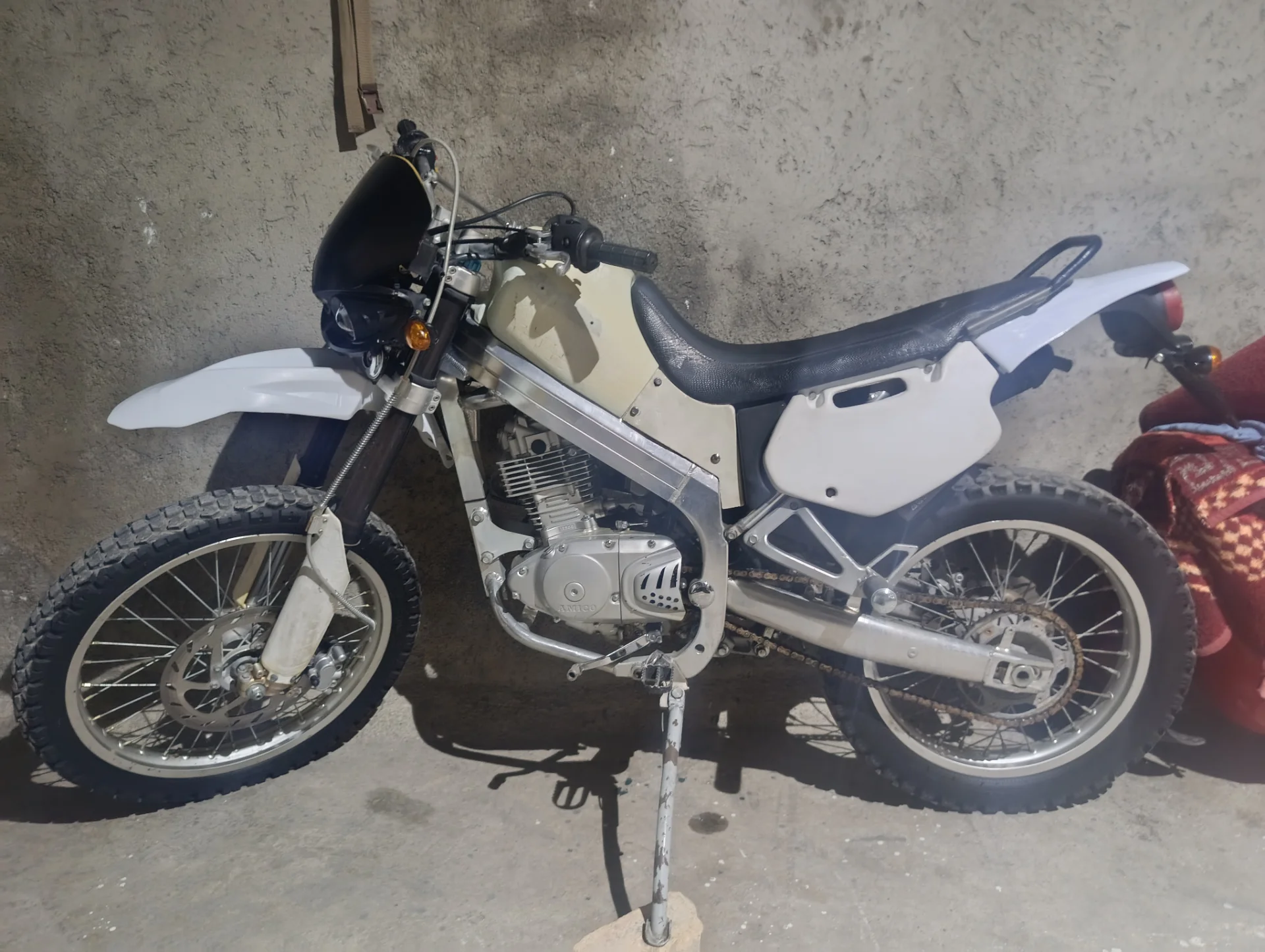 آمیکو‏، تریل‏