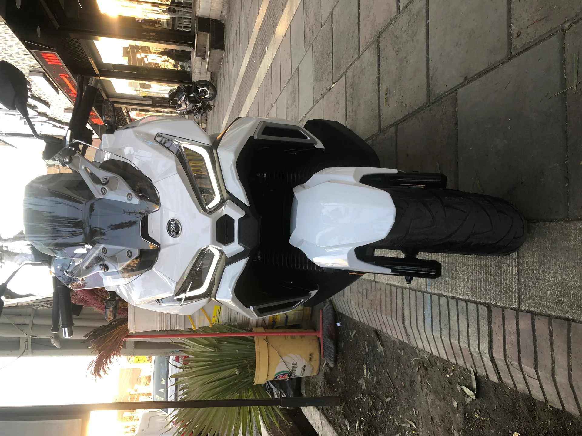 اس وای ام‏، ADV 175‏