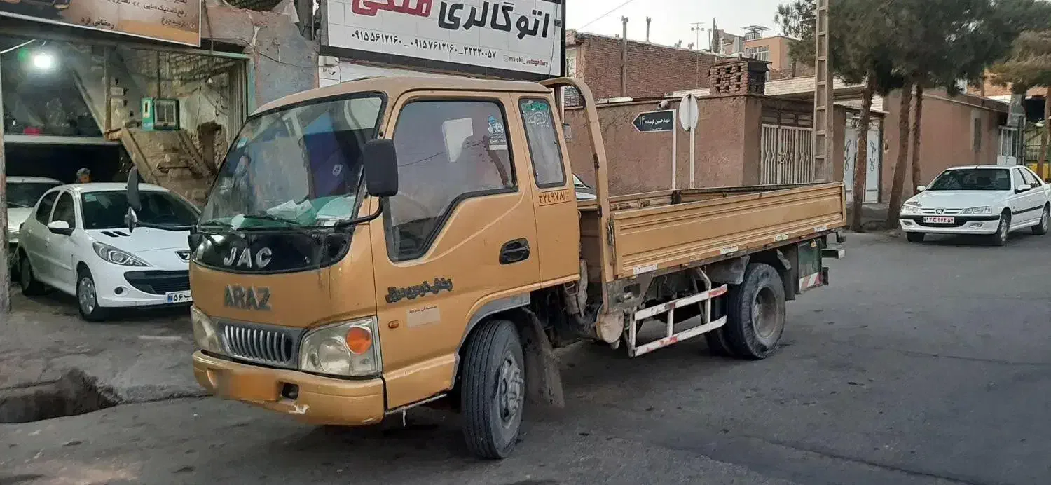 کامیونت لبه دار جک 1040 آراز مدل 1388