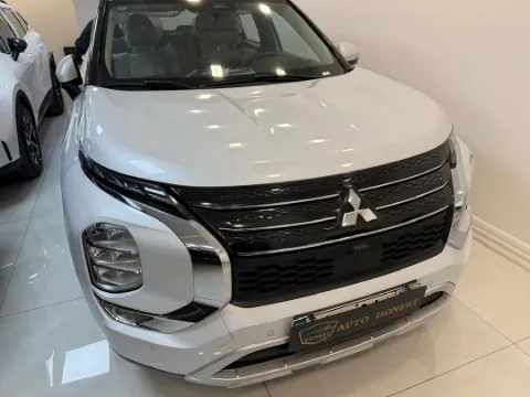 میتسوبیشی‏، اوتلندر‏، دو دیفرانسیل H لاین‏