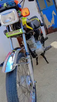 ۲۰۰ نیکتاز ۵ دنده