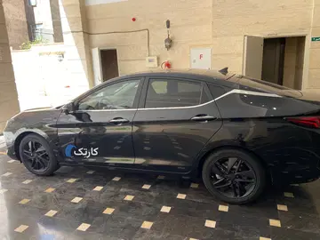 کی ام سی‏، J7‏ - تصویر 4