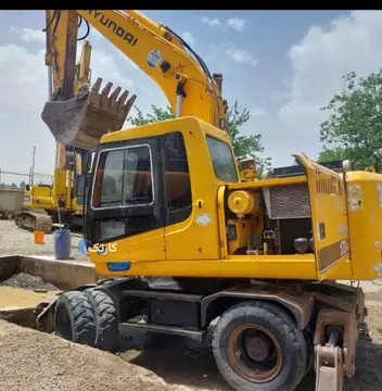 بیل مکانیکی هیوندای لاستیکی ۱۷۰ - تصویر 4