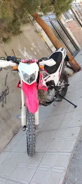 جهان همتا‏، فلات CRF200‏ - تصویر 1