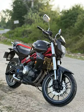 بنلی‏، TNT 300‏ - تصویر 1