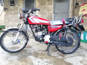 هوندا‏، CD 150 - تصویر 1