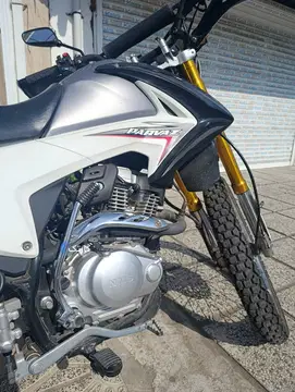 پرواز‏، 200cc - تصویر 2