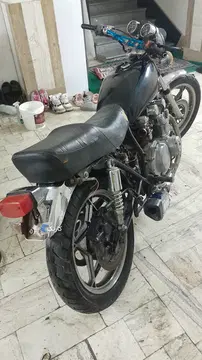 سوزوکی‏، GS 550‏ - تصویر 1