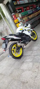مگلی‏، 200R‏ بی‌نظیر - تصویر 1