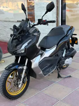 هوندا‏، ADV 150‏ - تصویر 1
