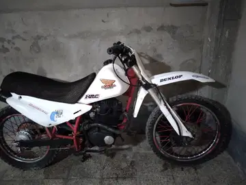 هوندا‏، XL 200‏ - تصویر 1