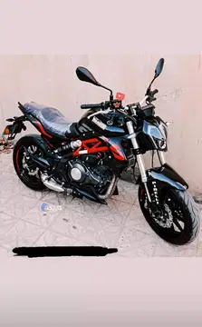 بنلی‏، TNT 300‏