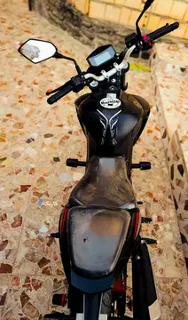 بنلی‏، TNT 180S‏ - تصویر 2