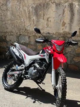 جهان همتا‏، فلات CRF200‏ - تصویر 1