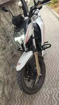 تی وی اس‏، آپاچی 200‏ - تصویر 3