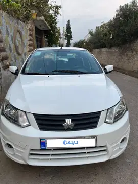 ساینا‏، کارمندی بی رنگ و بی ضربه - تصویر 2