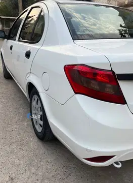 ساینا‏، کارمندی بی رنگ و بی ضربه - تصویر 3