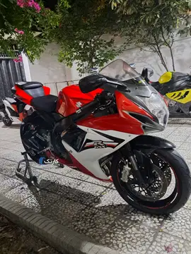 سوزوکی‏، GSX 600‏ - تصویر 2