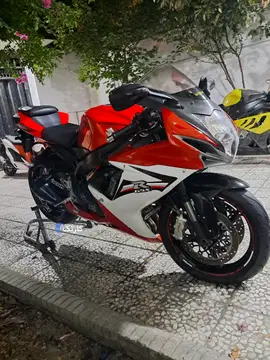 سوزوکی‏، GSX 600‏ - تصویر 1