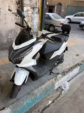اس وای ام‏، لاکی 180‏