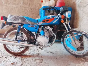 موتورسیکلت 125 پیشرو مدل 1395مدارک کامل - تصویر 1