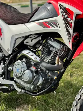 جهان همتا‏، فلات CRF200‏ - تصویر 2