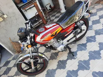 هوندا‏، CB 15۰ - تصویر 1