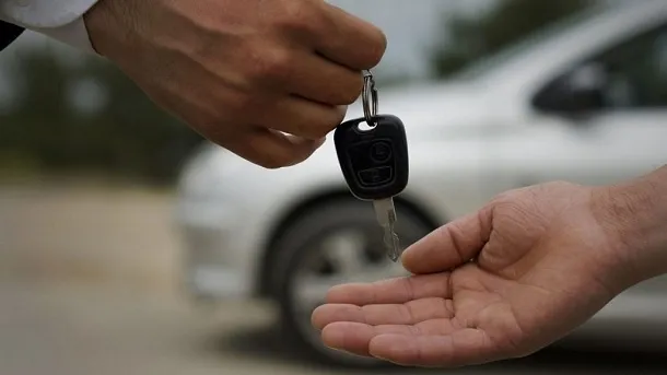 پرداخت مالیات نقل‌ و انتقال خودرو به عهده چه کسی است؟