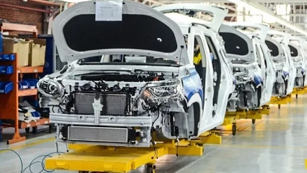 تداوم افت تولید سواری در ایران / هشدار برای بازار ۱۴۰۴